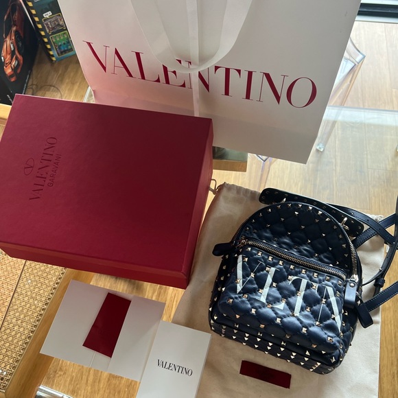 MINI ROCKSTUD SPIKE
QUILTED LEATHER
BACKPACK - Picture 2 of 7